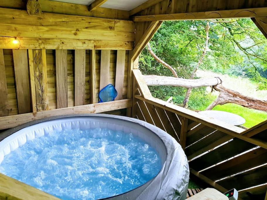 The Bothy Near Tenby, Big Projector Screen, Four-Poster Bed, On-Site Hot Tub Access Via Spa Pack, Breakfast Eksteriør billede