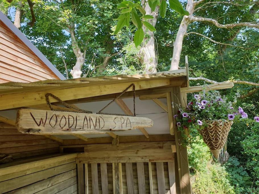 The Bothy Near Tenby, Big Projector Screen, Four-Poster Bed, On-Site Hot Tub Access Via Spa Pack, Breakfast Eksteriør billede