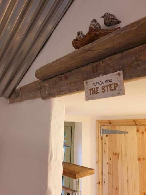 The Bothy Near Tenby, Big Projector Screen, Four-Poster Bed, On-Site Hot Tub Access Via Spa Pack, Breakfast Eksteriør billede